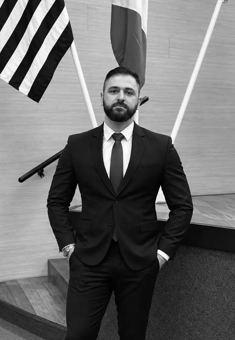 Dr. Lucas Carrara, advogado criminalista e especialista em defesa criminal em Praia Grande/SP